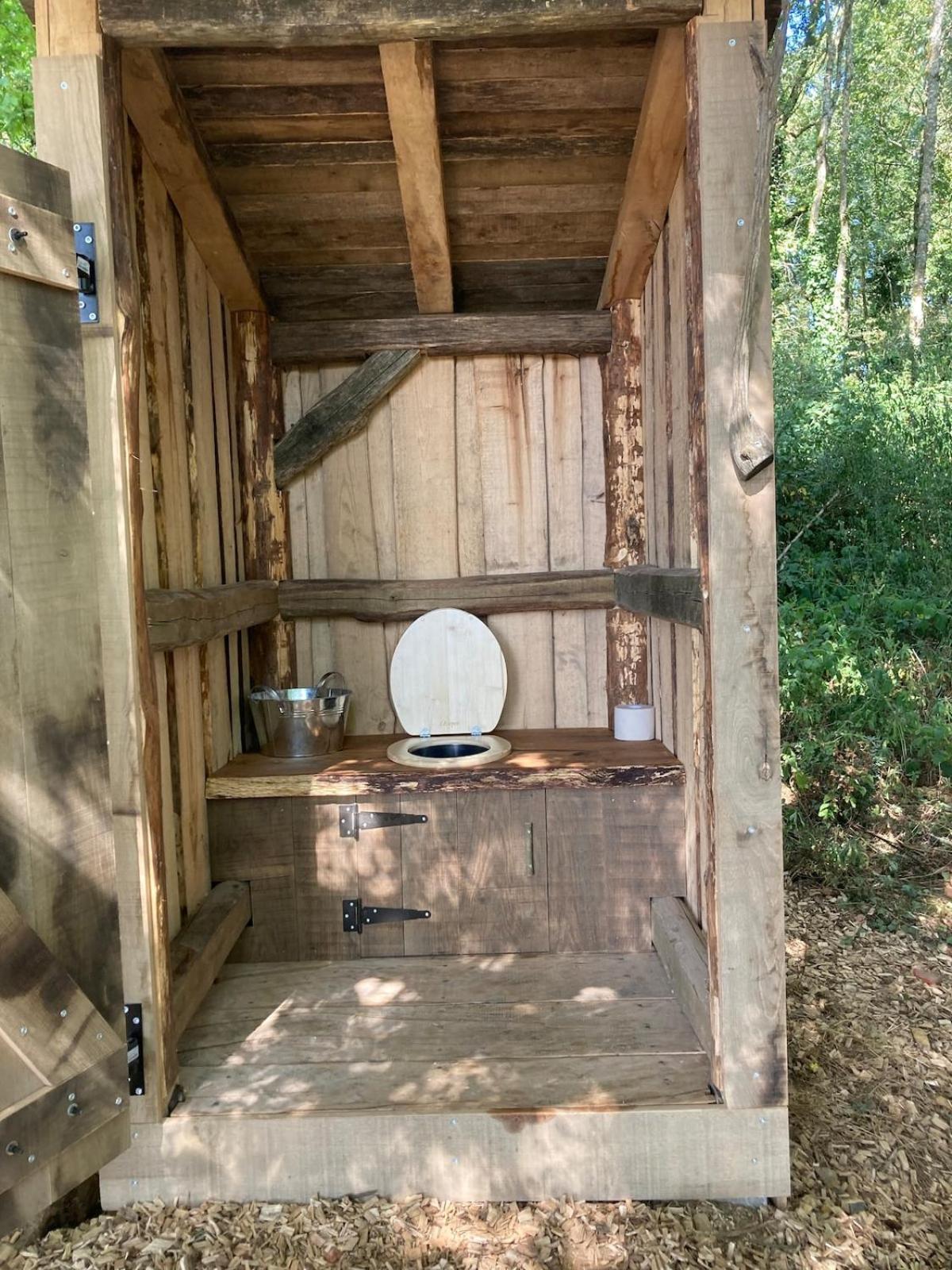 Luxuszelt Nuit *e* Toilee A La Ferme Du Petit Puyaume Montravers